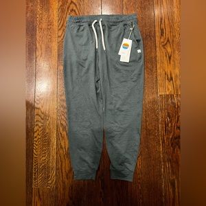 NWT Vuori women’s joggers green sz Large NWT